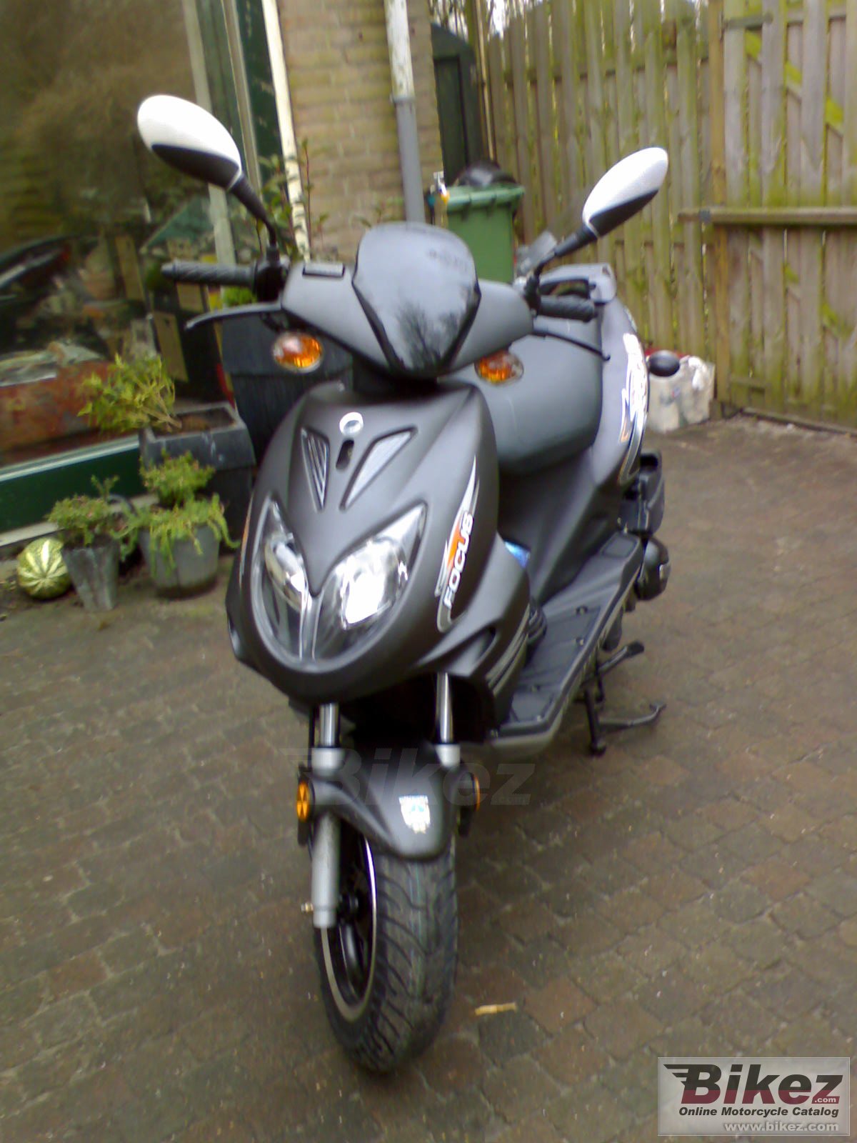 Big nymous user. focus125 picture and wallpaper from Bikez.com